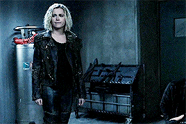 felicltysmoak:Clarke in season 5➻ 5.08 How We Get to Peace