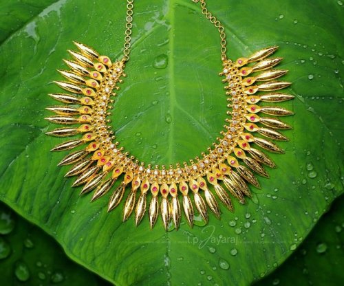 Gold jasmine bud necklace, Kerala, photo by Jayaraj T.P.