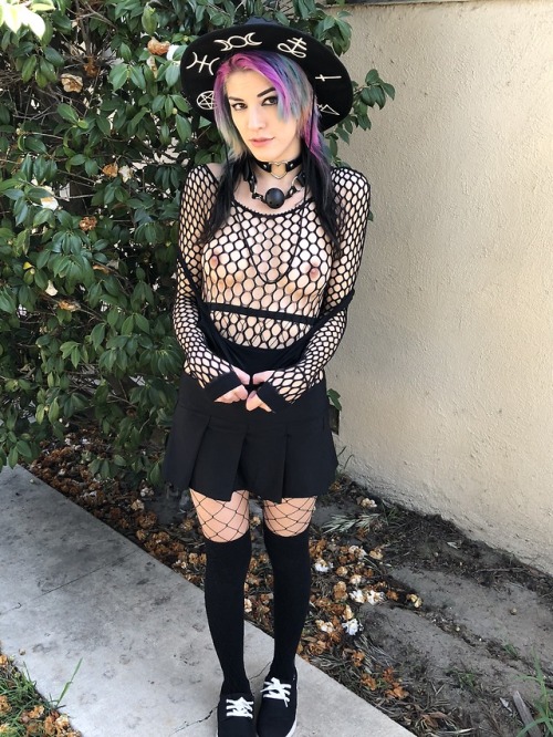 kinkykawaiiprincess:  metallover1294:  Couple pics from my custom content I got from @kinkykawaiiprincess all I can say is wow, you never disappoint. Thank you for being awesome my sexy gothic friend ✌🏻  I’m so glad you like them 🖤🖤