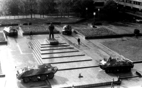 Anonymous. Monument to Lenin in Klaipeda (Luithuania) under the guard of the Soviet Army armoured ve