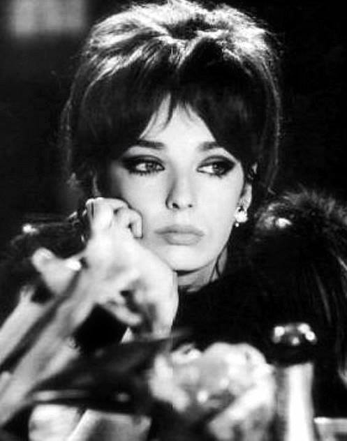 m-as-tu-vu: Marie Laforet / source:moi Belle !!!!!