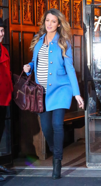 XXX :  Blake Lively leaving her hotel in NYC. (04-12-14) photo