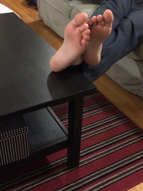 cuteguyfeet: My 6'7" straight friend is visiting from out of town. Which means I have 3 days of pretending I’m not staring at his beautiful feet.   So if I have to suffer, then at least I can get you all to suffer along with me. 