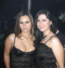 More nip slips and pussy slips pics at http://pussyslip.tumblr.com/