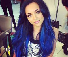 24puffitommo:  Oh..i don’t know…she’s always beautiful