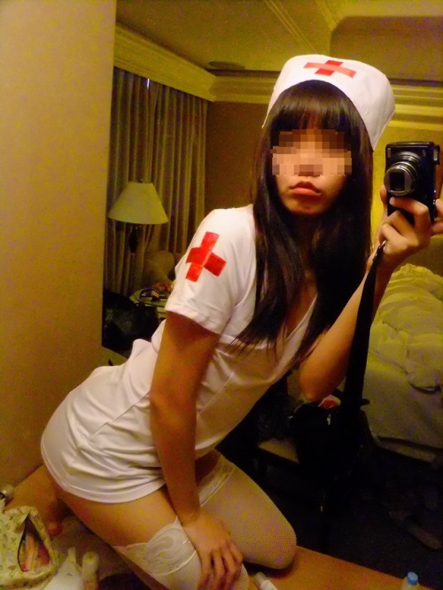 fuckmeasyouwish: 最近天氣冷大家要注意身體健康阿小護士關心你喔!