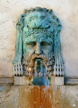 hadrian6:  Detail : Fountain - Head of Hercules