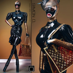 Simono-Latex:  Shopping Queen „Smile“-Emoticonmodel: Kylie Marilynfoto: Fetischchimera