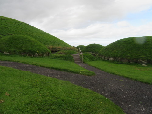 Knowth, Republic of IrelandThis was another morning bus ride out of Dublin to a Neolithic site. The 