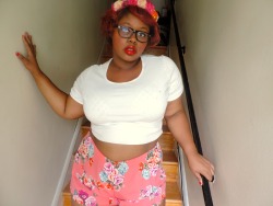 afatblackfairy:  Blackout Pt. 2 Summer Flower~Remember when I said I used to be scared to show off my fat thighs and stomach? Well not anymore!~