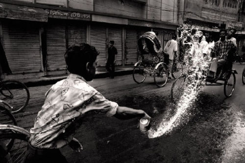 Munem Wasif : Bangladesh With the expediency with which many photo-journalists move through cou