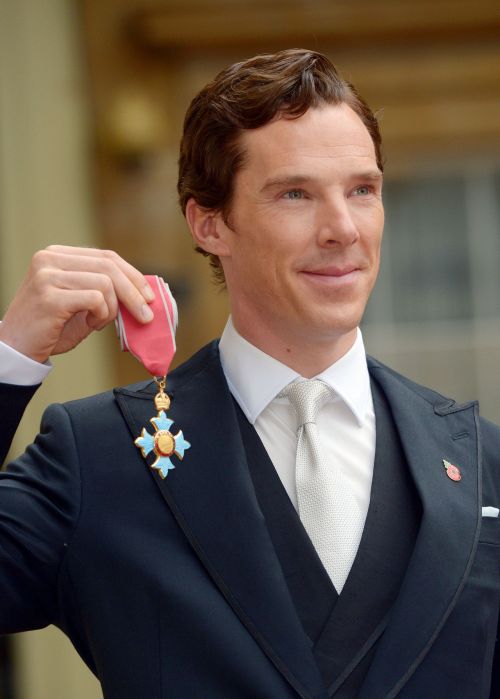 ladyt220: deareje: new tab for high res. Benedict Cumberbatch Receives the CBE Honor from Queen El