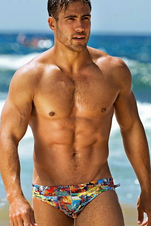 hunkopedia:  Follow Hunk’o’pedia for more hot guys! 