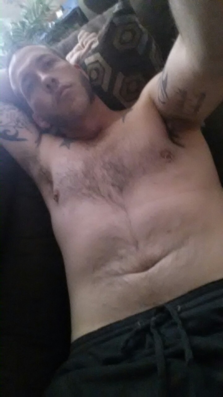 straightandgaymers:  herobois:  teal00:  Game time!  Nice triforce tattoo :)  And