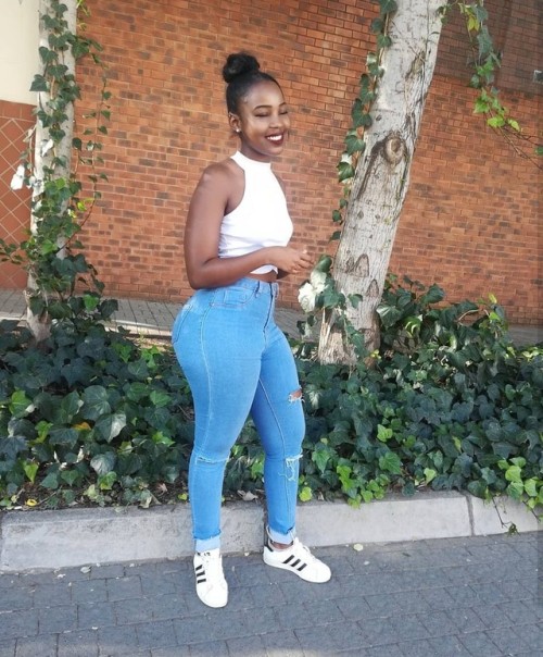 kingjazziedad:  SimplyDelish. GorgeouslySexy. Curvy…..     Ms LuminouslyBright ❤️💛❤️