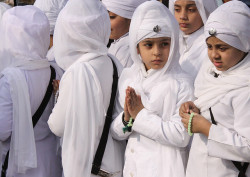 allasianflavours:  Little Girls in White at Nagar Keertan Parade in Amritsar, India by ChrisGoldNY 