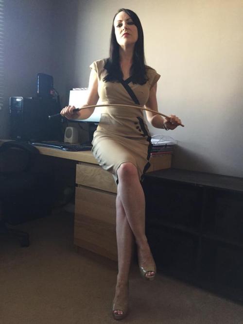 arrogantmistress: Leggy Ladies a must for slaves and leglovers….go to forum! LeggyLadies at Xlegs.