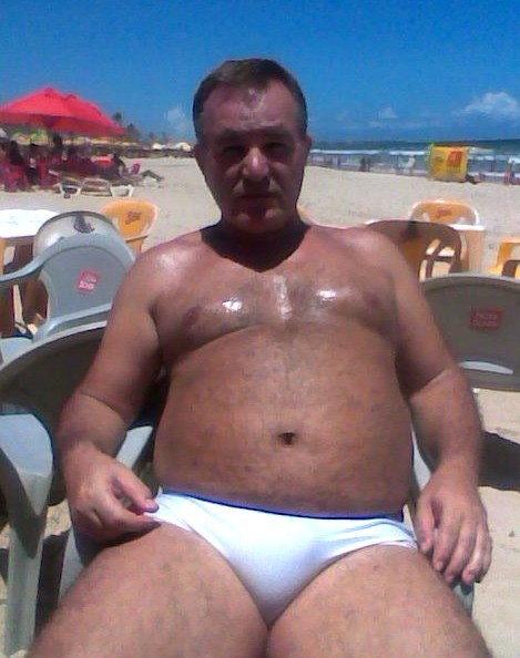 bemach:  Do you know Chaturbate ?, try it…is free, and have a lot of dads, bears and chubs exposed and having sex online, is like tumblr, you can follow all your favs broadcasters…and 100% free.