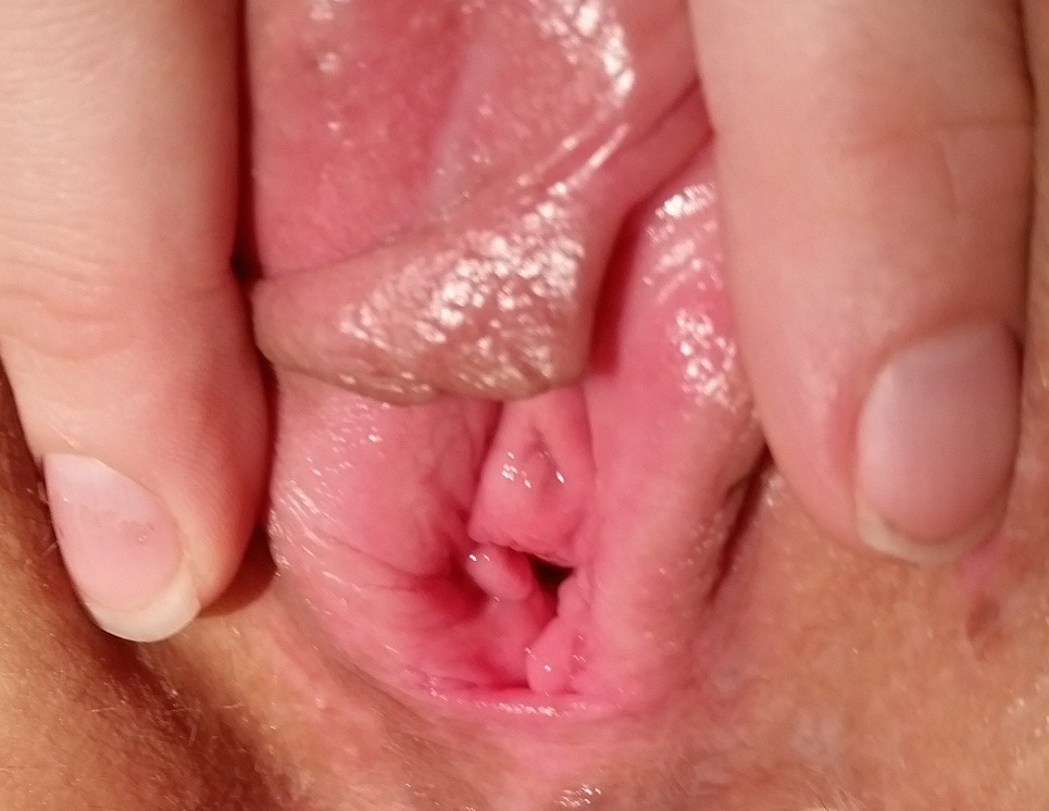 pussytongues:  Our own sexy Corina shows off her pussytongue(s) yet again! She said