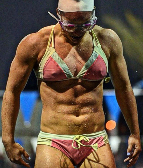 fitbitchfitness:  Camille en OCThrowdown 2014  Follow the Fit Bitch!