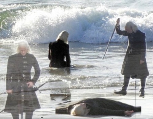 Me, Waiting For The Love Of My Life (my Favorite Writer) To Return Home (hasn't Updated In Months) From