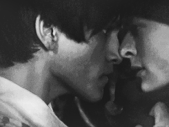 skins-tvshow:  SKINS UK POSTS &gt;&gt;