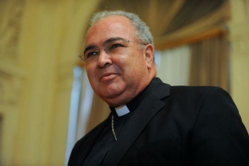 hashquresh:  egyptian4bears:  bcameronme:  Just call my name and I’ll be there…  Oh fuck…he’s so hot, I would love to taste his ass  Love to Fuck Priest