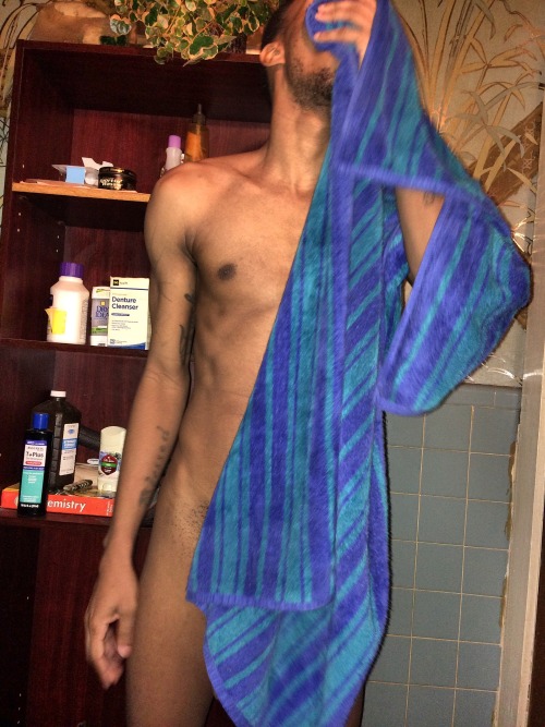 mrdicklegitxxx:  Never Before Seen Fresh Out The Shower Hmu