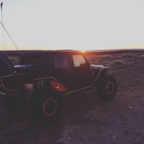 Sunset in Wyoming, great day of driving. #wyomingskies #wyoming #jeepfreaks #extreme4x4nation #kings