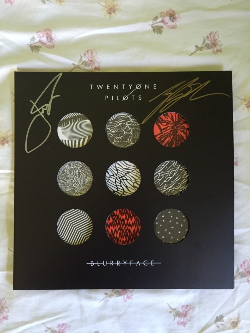 Twenty One Pilots - BlurryfaceI got this signed at Soundgarden last night!!