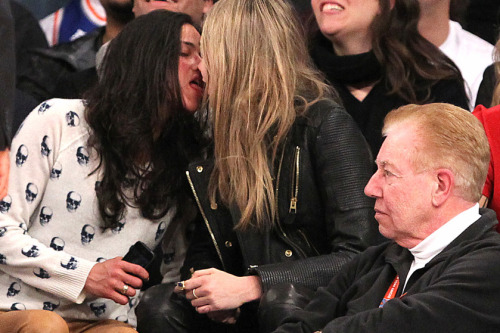 procrastinate-youth:  heavilyfitted:  heroindeathwish:  cara-made-me-do-it:  Cara Delevingne & Michelle Rodriguez at Knicks, Jan.07.2014  ❤️❤️❤️❤️❤️❤️❤️  Omfg💕  that is hot