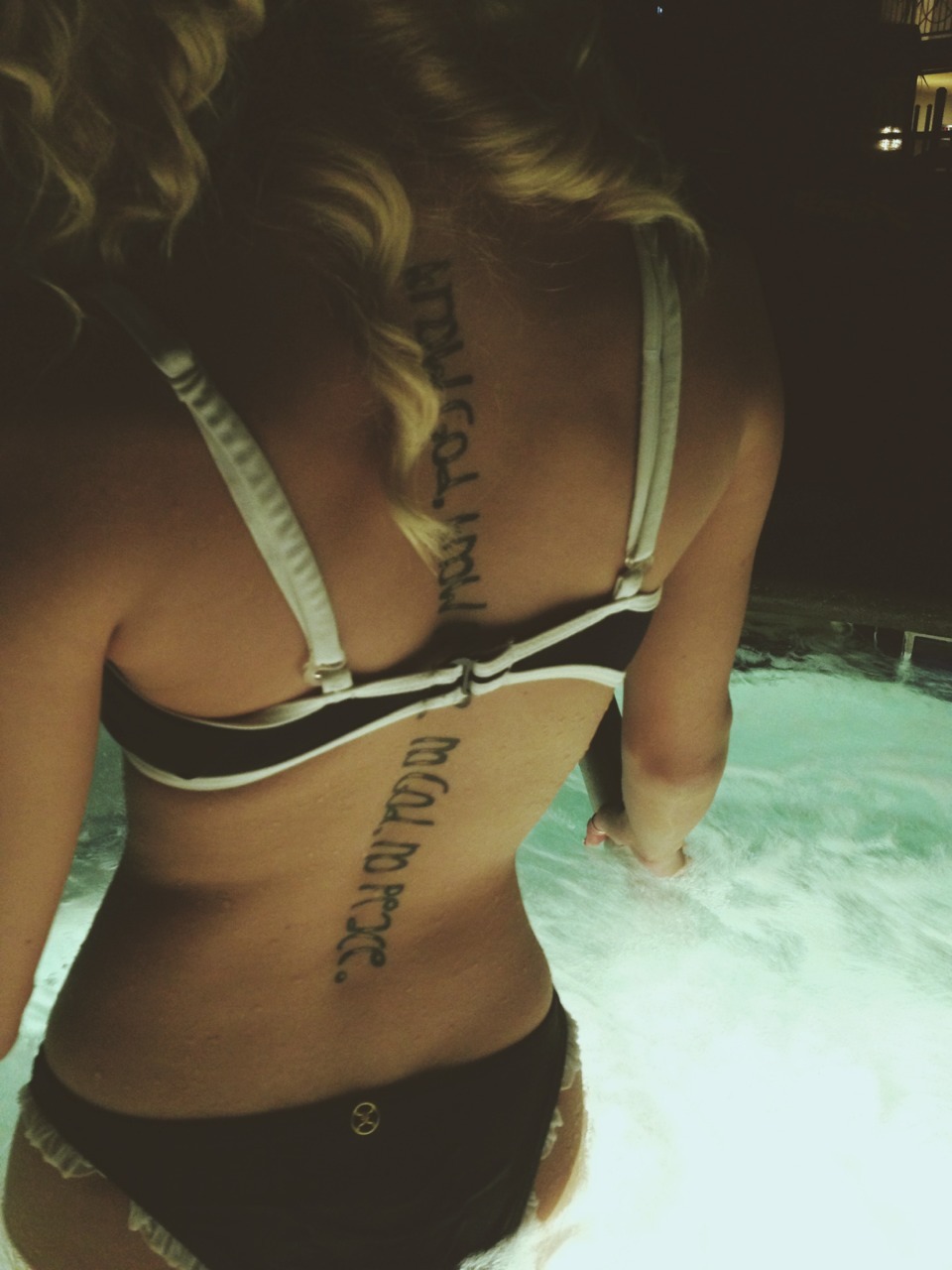 badgoddesses:  gangstashxt164:  curvesbeyondwords:   chαηεℓ  XIX  http://gangstashxt164.tumblr.com/