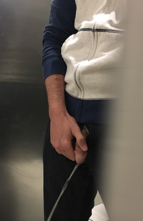 jjboie:  Hot pee boy!  BEAUTIFUL COCK!!!! MMMM