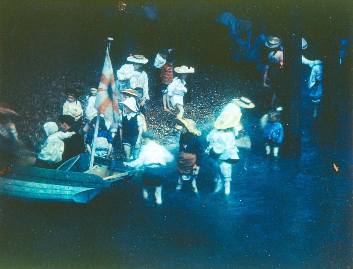 collectorsweekly:  Experimental color photographs taken around Brighton, England,