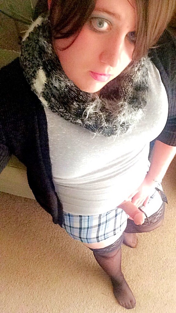 ashleyaurora:  Do you like my scarf?👻  Yes I do I love everything about you