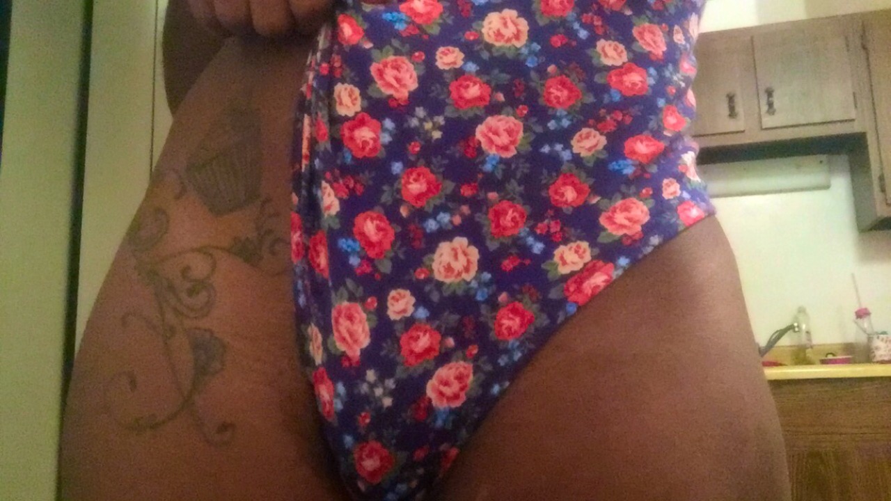 lucky-liciouspetite:  Daydreaming bout the sex! 😫 I know it’s been a while body