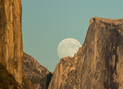 rorschachx:  Moon Rise Between Half Dome