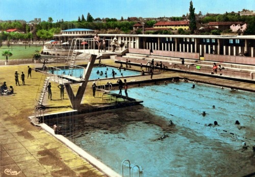 retromodernisme:Centre Nautique de Mâcon, Saône-et-Loire.