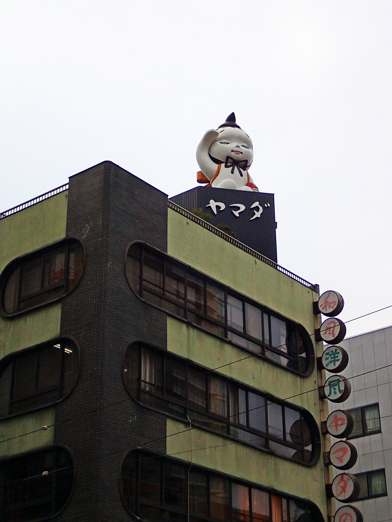 megazal:  tokyo (via shelikescherries) 