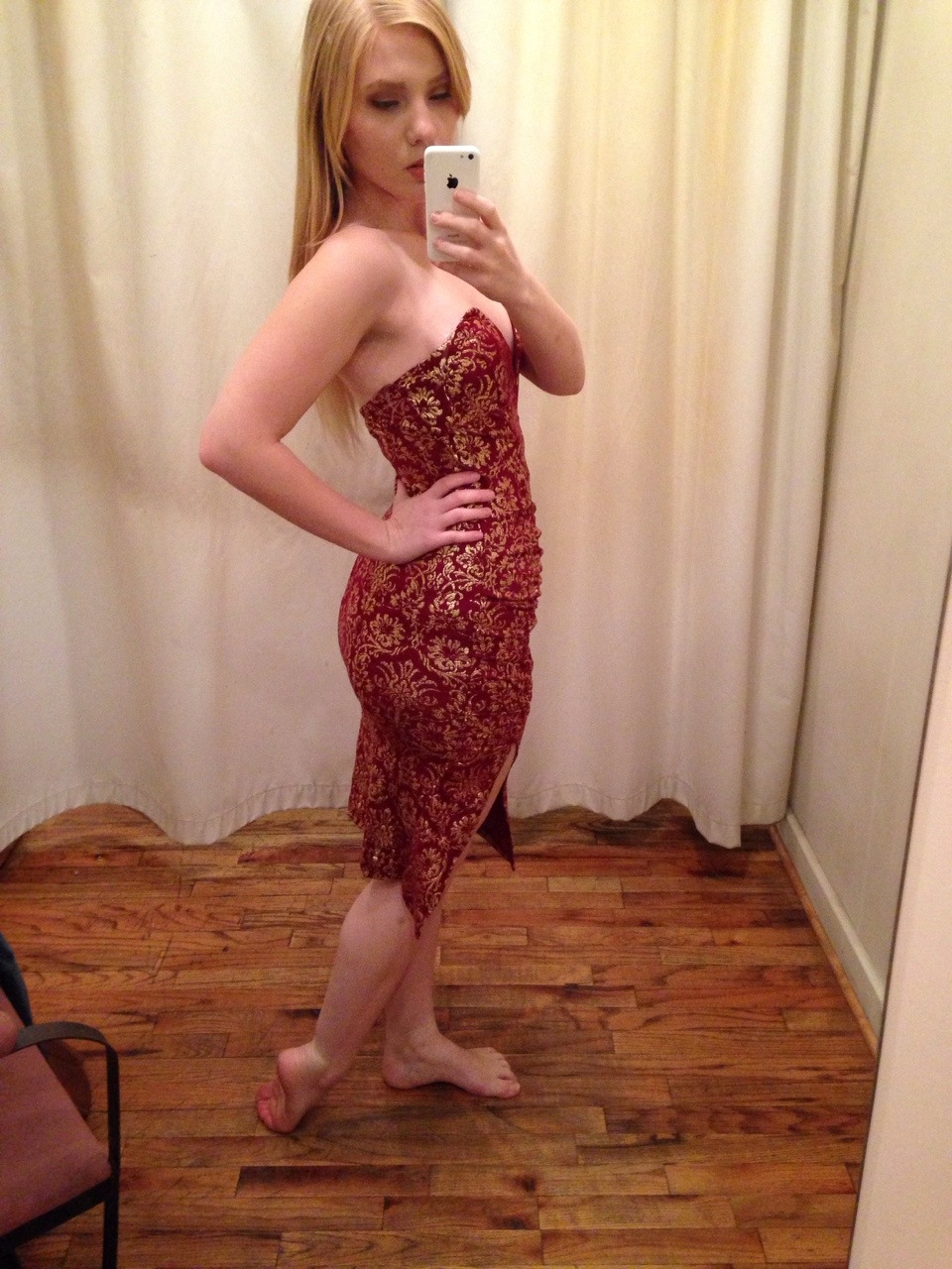 rapunzelie: This dress made my ass-to-waist ratio so fucking phenomenal  Lemme hit