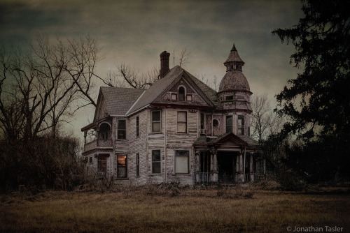 steampunktendencies:Compilation of creepy victorian houses  More victorian houses  