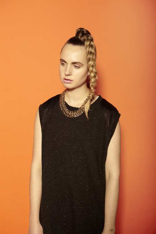fykarenmo:   MØ photoshoot, 2012  by Petra Kleis 