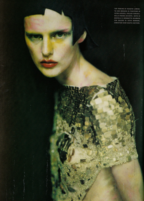 “Retro Avveniristica Couture” in Vogue Italia by Paolo Roversi, 1999