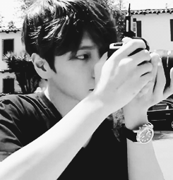 zyxj:  &ldquo;I don’t know how to use a camera.&rdquo; 