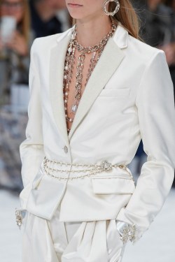 modely-way:Chanel F/W 2019 Ready-to-Wear details.