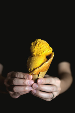 sweetoothgirl:  Pumpkin Spice Coconut Ice Cream in a Blanket