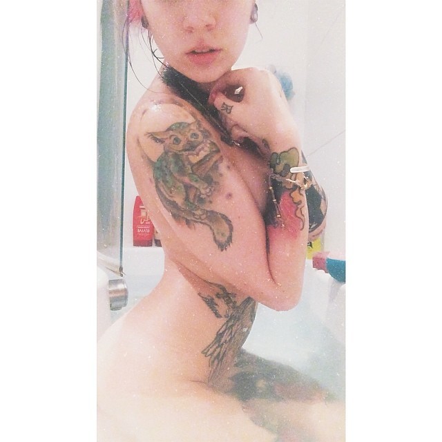 nauticaldreamer:  There’s just something about baths that make you feel good ✌️