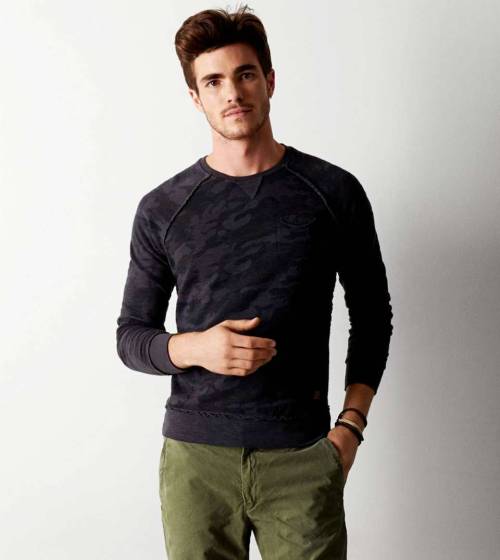 camouflage-style:  40Weft Camo Pocket SweatshirtSee what’s on sale from American Eagle Outfitters on Wantering.