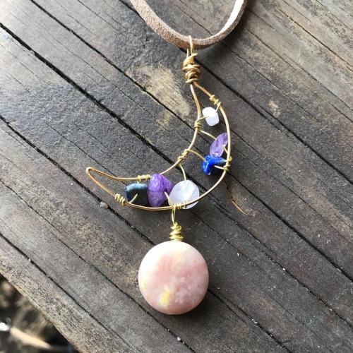 Empath amulets containing lapis lazuli, amethyst, rose quartz and lepidolite . . . #empath #empaths 