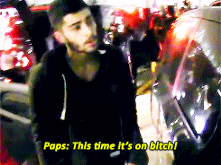 lolyals-blog:  zayn fighting with the paparazzi that dragged niall to the ground x